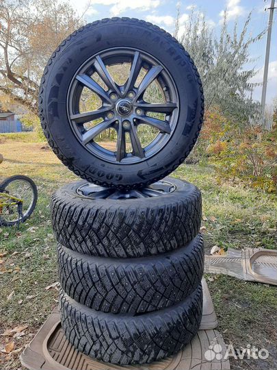 Goodyear UltraGrip 195/65 R15