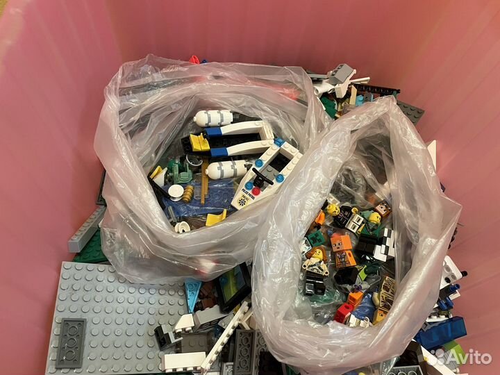 Коробка с lego