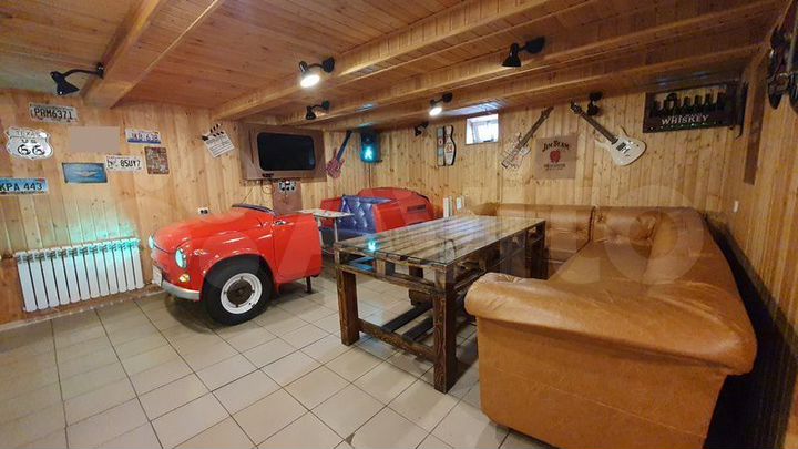 Коттедж 210 м² на участке 6 сот.