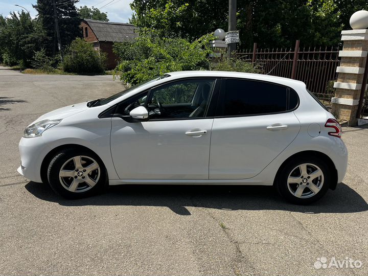 Peugeot 208 1.6 AT, 2013, 105 014 км