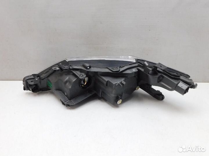 Фара правая Toyota Camry