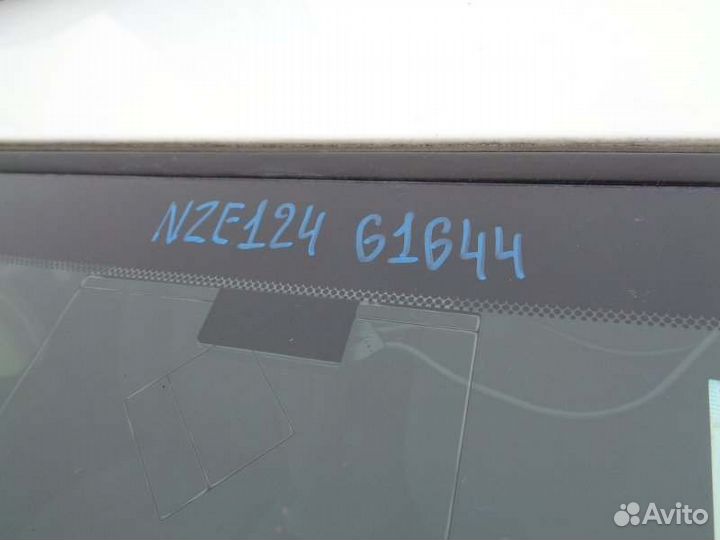 Лобовое стекло Toyota Corolla Fielder NZE124