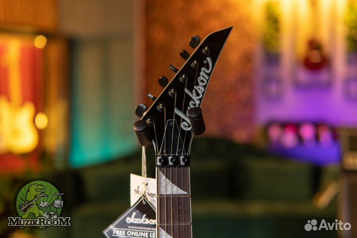 Jackson JS32 King V White Black Bevels