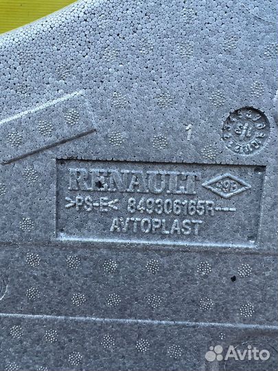 Оригинальный поддон багажника правыйRenault Duster