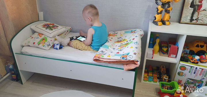 Кровать с матрасом