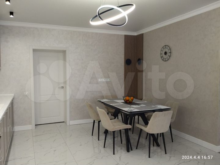 Дом 256,8 м² на участке 14 сот.