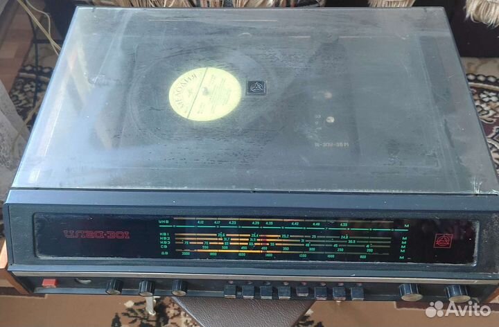 Радиола / радиоприёмник проигрыватель винила