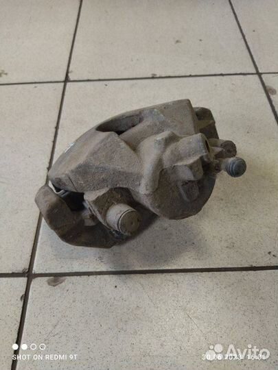 Суппорт тормозной передний правый Ford Focus 2