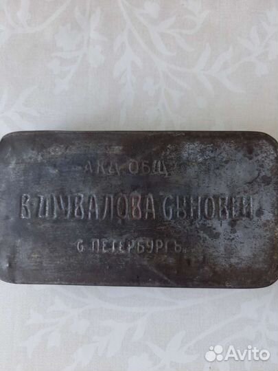 Старинная жестяная коробочка