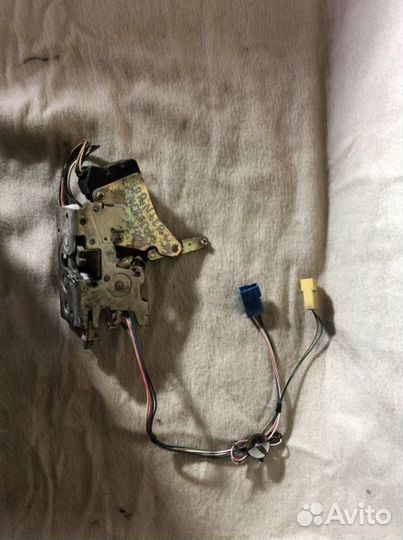 Замок двери багажника Mercedes-Benz