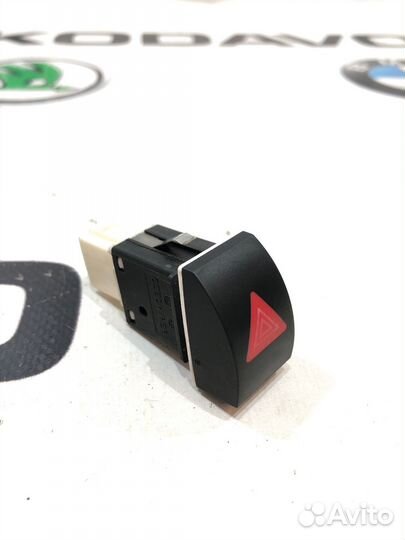 Кнопка аварийного сигнала Skoda Octavia A5 (1Z)