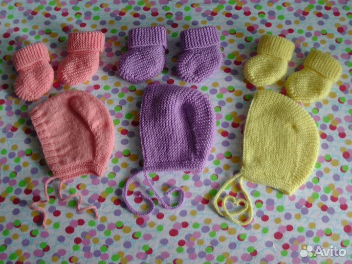 Чепчик и пинетки для новорожденного