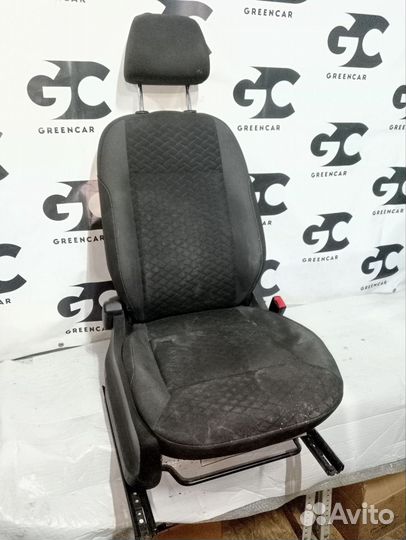 Сиденье правое пассажирское Polo 5 / 6RU882026L