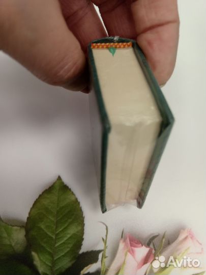 Коллекционная миниатюра книги А. Каренина