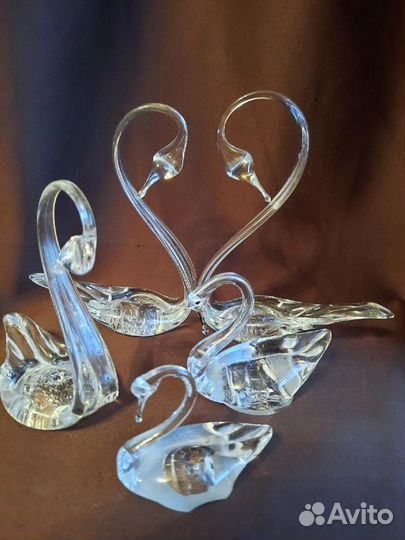 Статуэтки лебедей