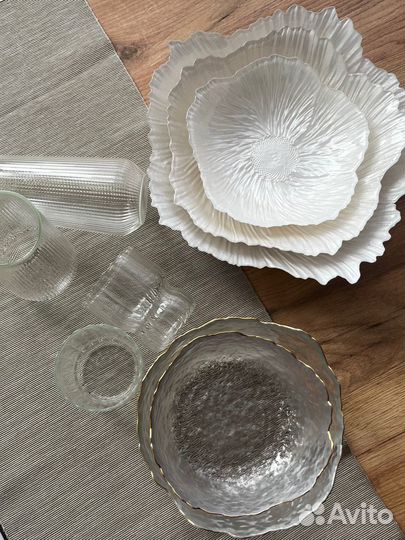 Посуда тарелки стаканы салатники