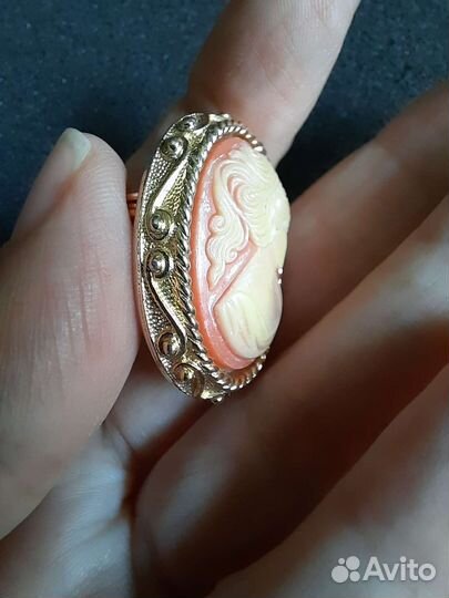 Винтажная брошь камея грация от Sarah coventry