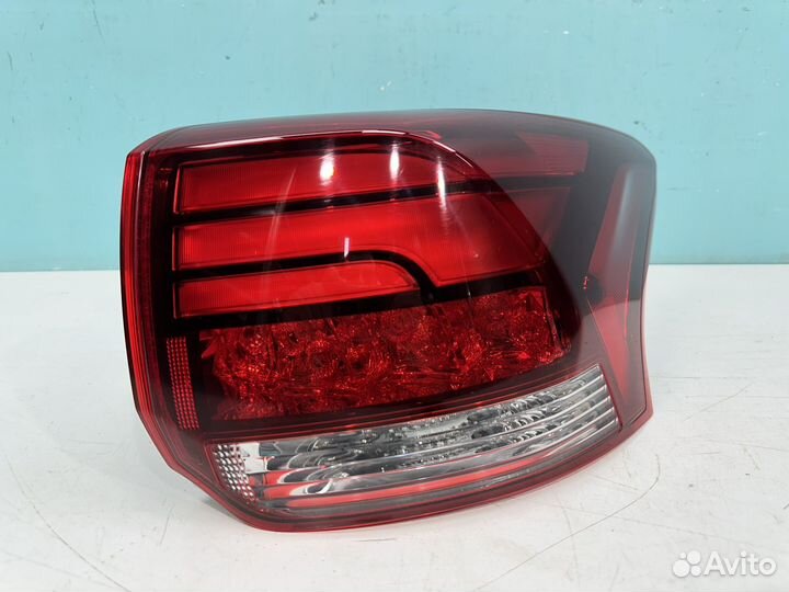 Фонарь наружный правый Mitsubishi Outlander 3 LED