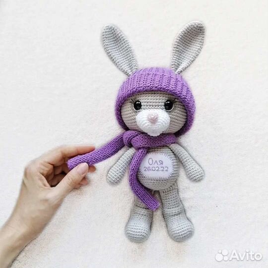 Вязаный зайка с именем