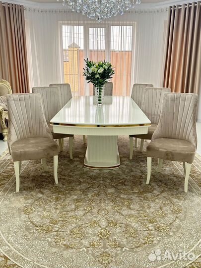 Стол обеденный