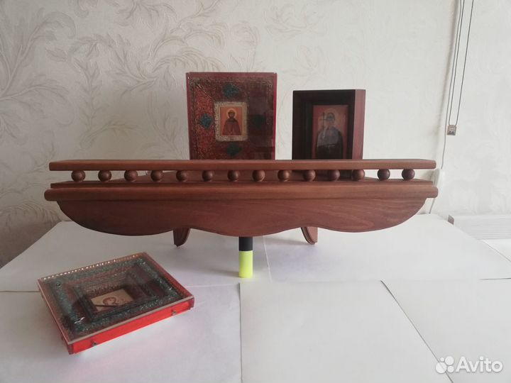 Полочка для икон угловая