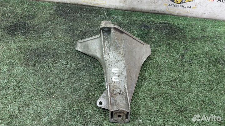 Опора двигателя правая 1.8 Audi A4 B5