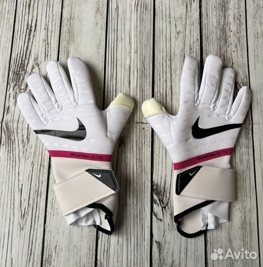 Вратарские перчатки