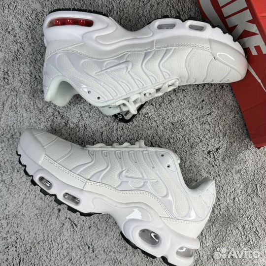 Кроссовки nike air max tn plus белые