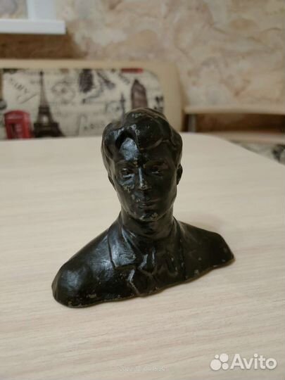 Бюст Есенин