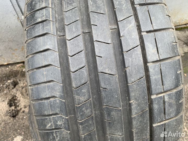 Pirelli P Zero PZ4 255/30 R20