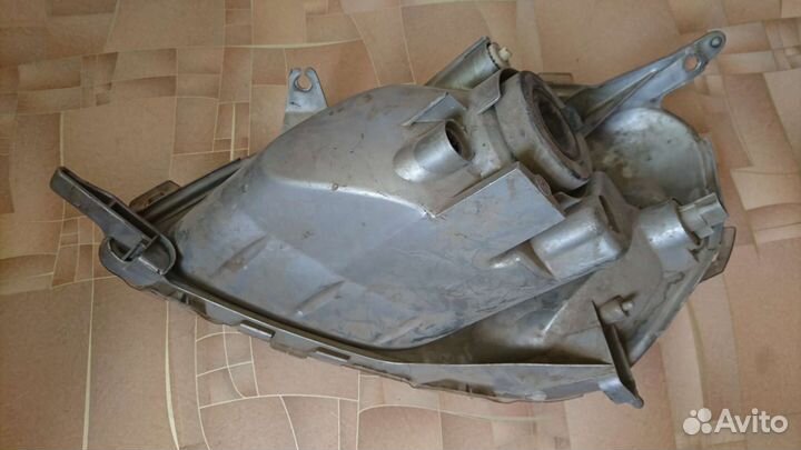 Планка телевизора Toyota Vitz