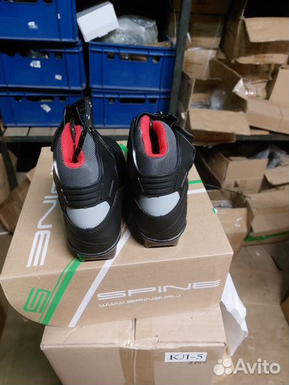 Лыжные ботинки spine