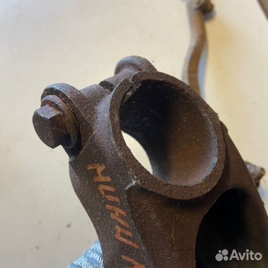 Кулак передний левый Mini Countryman