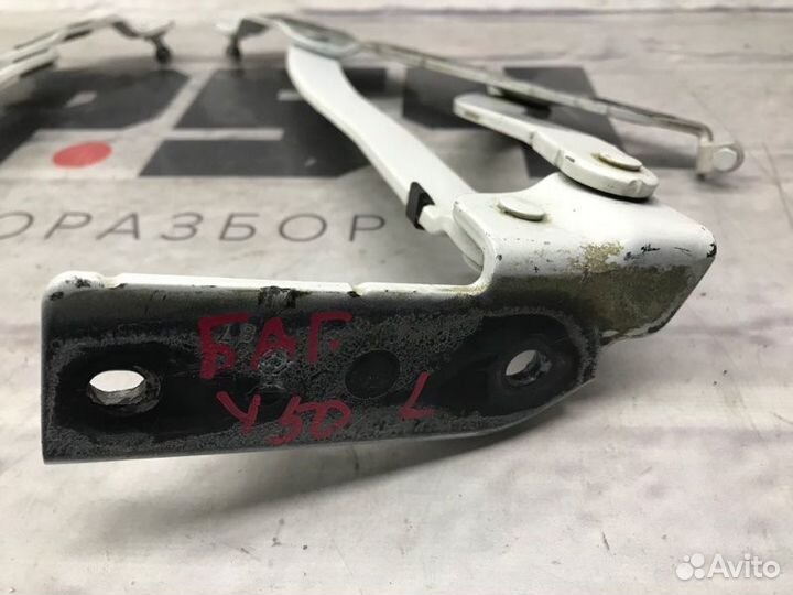 Петля багажника задняя правая Infiniti M35 Y50 3.5