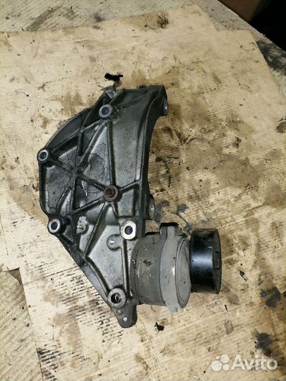 Кронштейн генератора Peugeot 407 DW10bted4