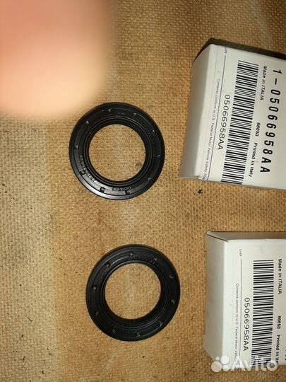 Сальники распредвалов (пара)