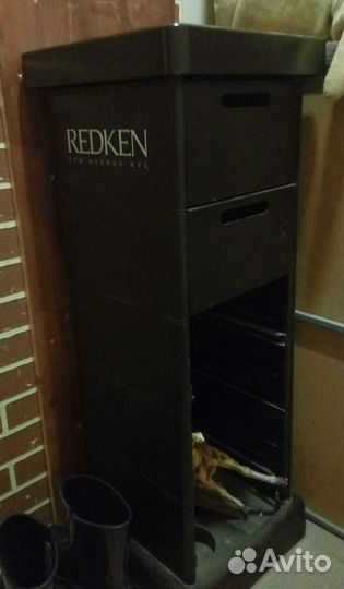 Черная пластиковая тумба с выдвижными ящиками