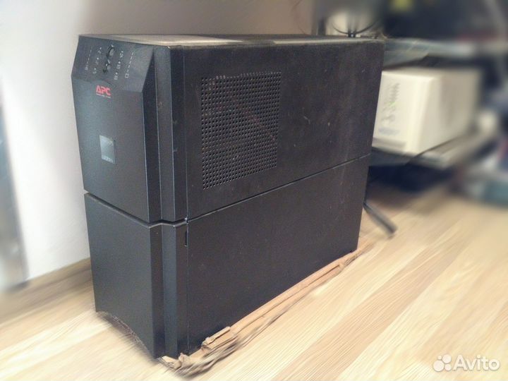 Источник бесперебойного питания APC Smart-UPS 2200