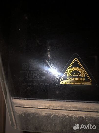 Переднее левое стекло