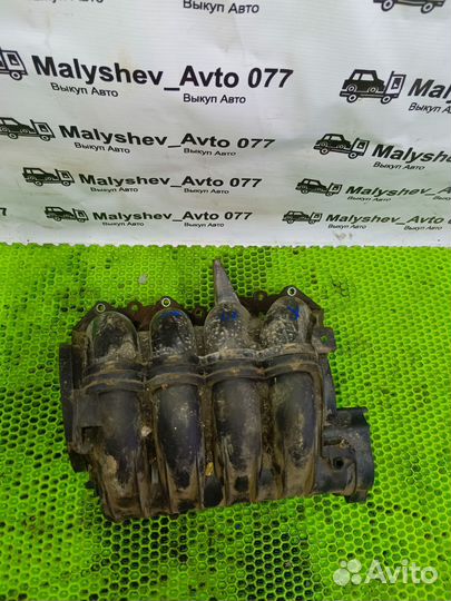 Впускной коллектор с неболь дефектом Peugeot 307