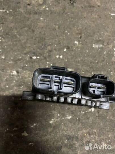 Блок управления вентиляторами Mitsubishi Outlander