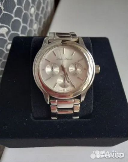 Часы женские. Купальник