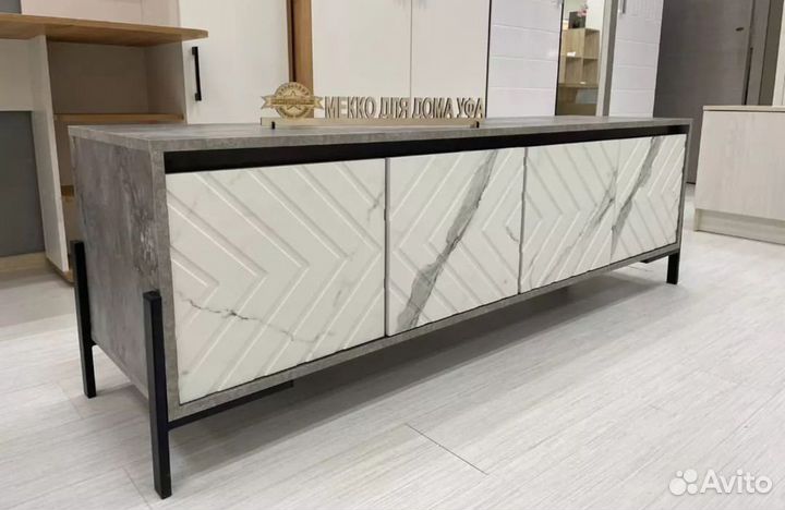 Серая тумба под телнвизор на черных ножках