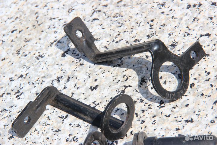 Кронштейны крепления крышки двс BMW е38