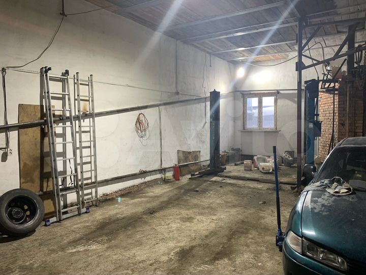 Гараж, > 30 м²