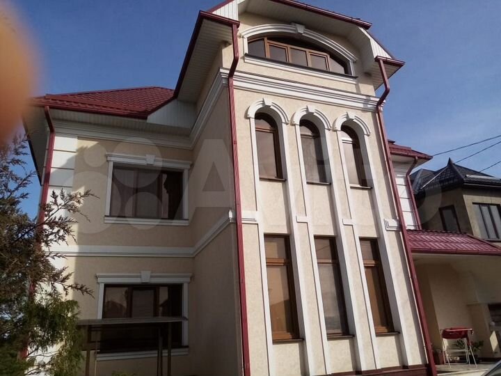 Дом 700 м² на участке 7 сот.