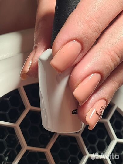 Маникюр с покрытием гель-лаком