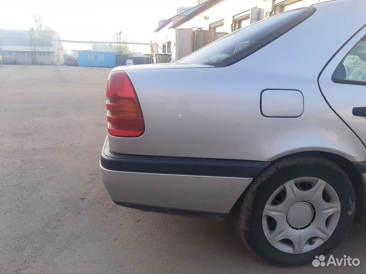 Западная Фонарь мерседес w 202