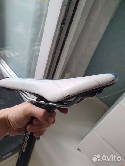 Седло Giant и подседельный штырь 30.9