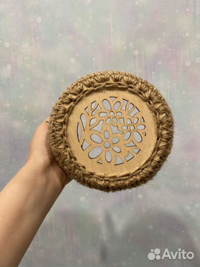 Корзинка из джута с резным дном